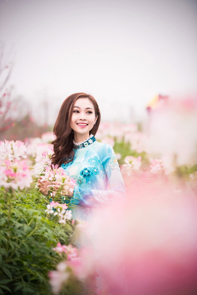 MC Thùy Linh xinh đẹp giữa sắc hoa đào - 10 Hà Thanh