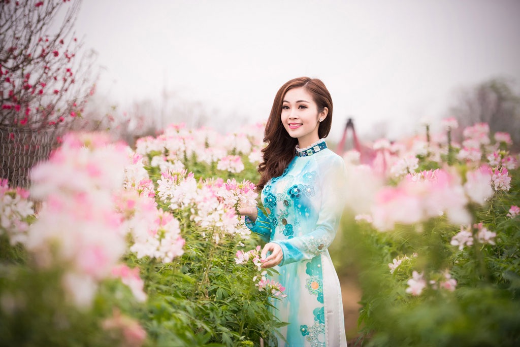 MC Thùy Linh xinh đẹp giữa sắc hoa đào - 6 Hà Thanh