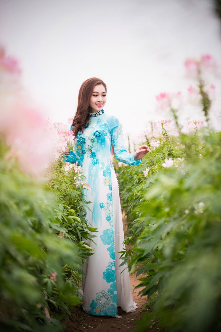 MC Thùy Linh xinh đẹp giữa sắc hoa đào - 7 Hà Thanh