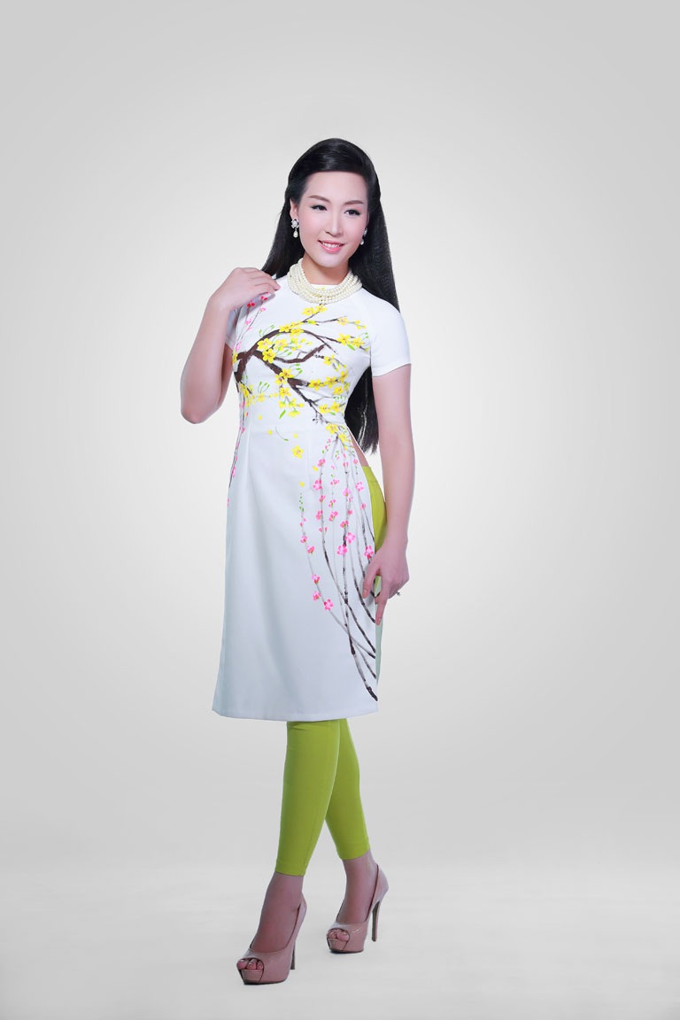Á hậu Thùy Trang duyên dáng với áo dài đón xuân - 1 Hà Thanh