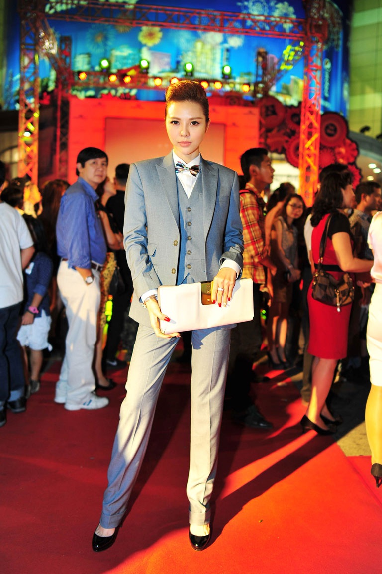 Á hậu Trà Giang cuốn hút với phong cách…nam tính - 2 Tuy nhiên Trà Giang vẫn khoe được sự nổi trội về nhan sắc