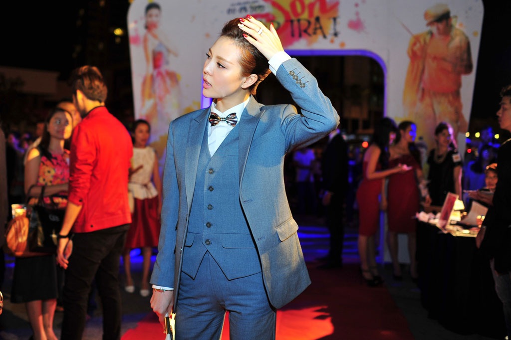 Á hậu Trà Giang cuốn hút với phong cách…nam tính - 4 Tuy nhiên Trà Giang vẫn khoe được sự nổi trội về nhan sắc