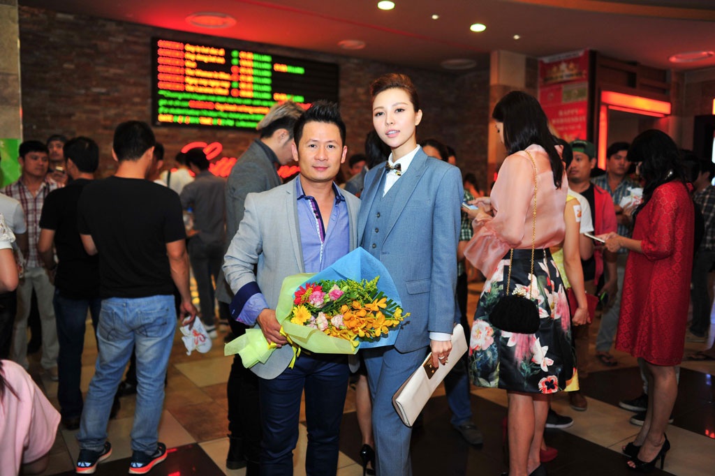 Á hậu Trà Giang cuốn hút với phong cách…nam tính - 7 Trà Giang chụp ảnh cùng ca sĩ Bằng Kiều