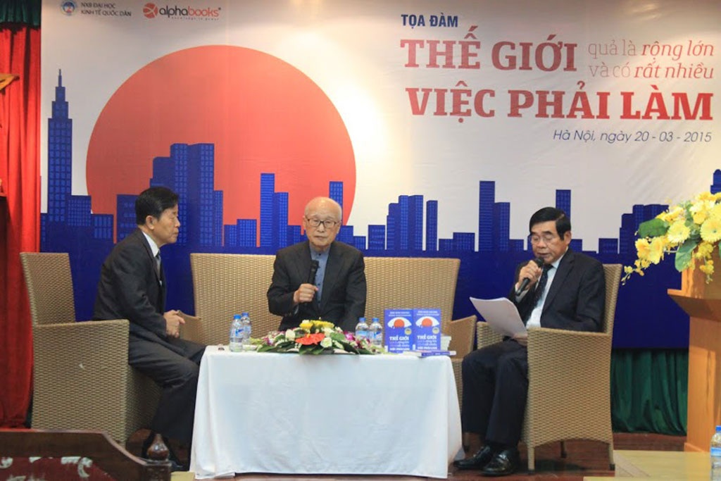 Giao lưu với tác giả “Thế giới quả là rộng lớn…” tại Hà Nội - 1 Hình ảnh tại buổi tọa đàm, giao lưu Thế giới quả là rộng lớn và có rất nhiều việc phải làm