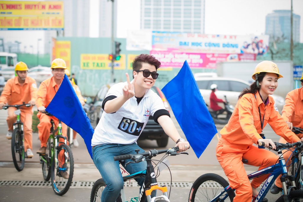 Một số hình ảnh đẹp của Á hậu Thụy Vân và ca sĩ Đinh Mạnh Ninh tại sự kiện sáng ngày 16/3