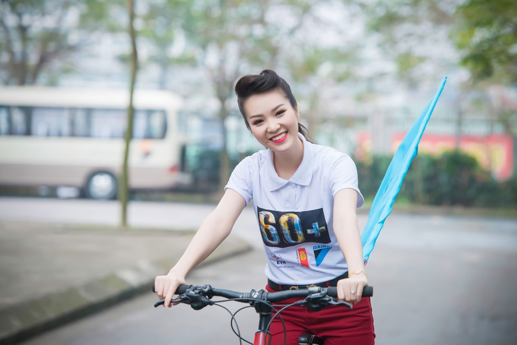 Một số hình ảnh đẹp của Á hậu Thụy Vân và ca sĩ Đinh Mạnh Ninh tại sự kiện sáng ngày 16/3