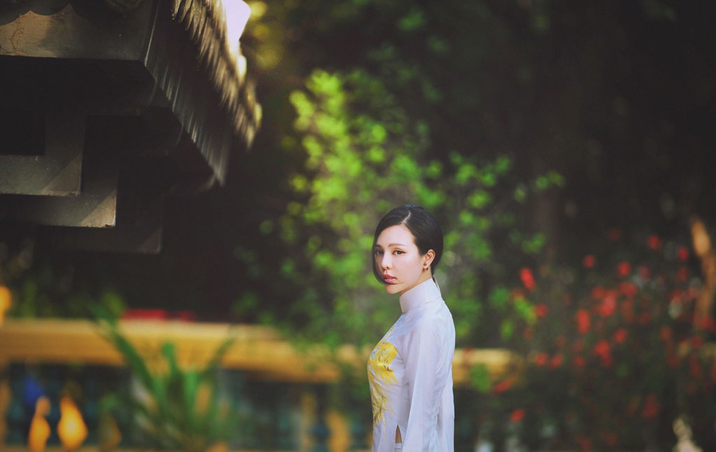 Á hậu Trà Giang mang áo dài Việt đi Châu Âu - 12 Hà Thanh