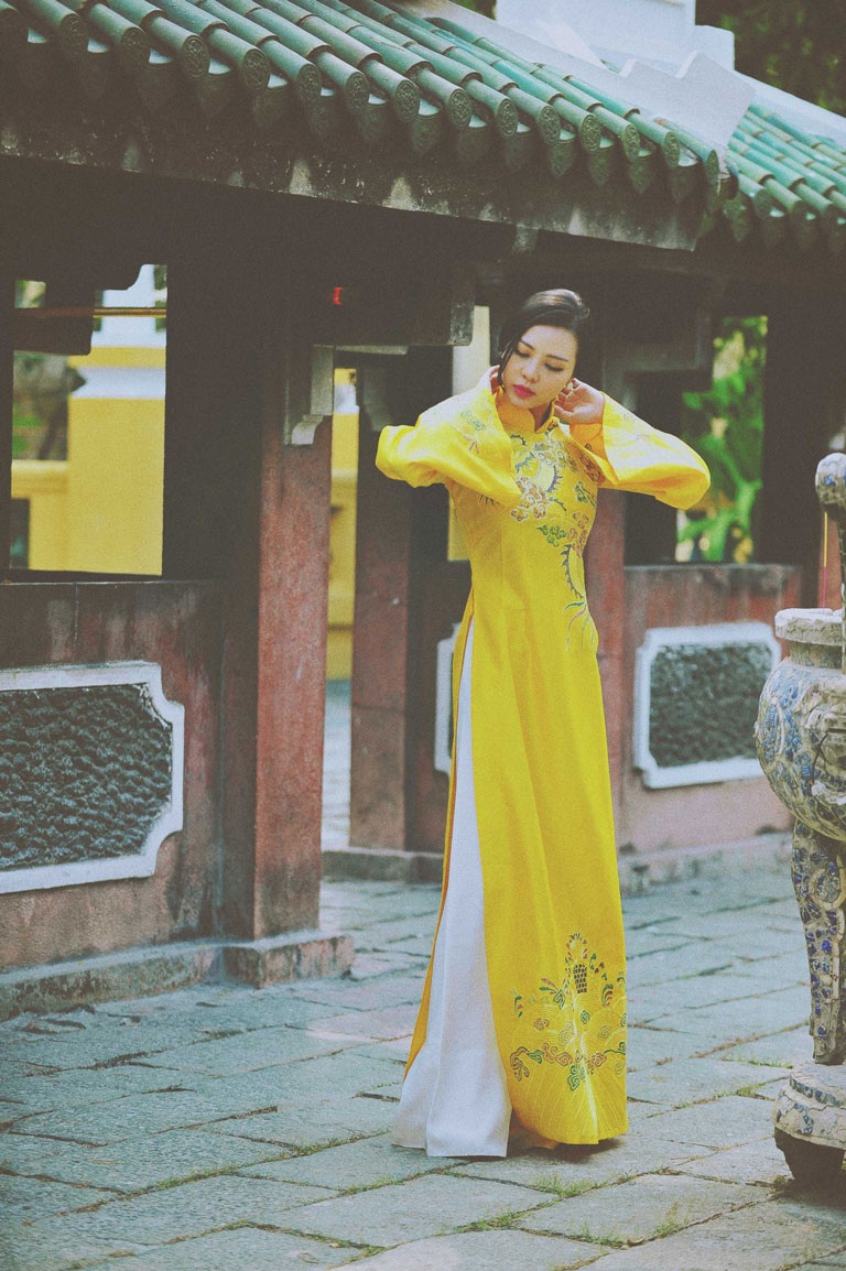 Á hậu Trà Giang mang áo dài Việt đi Châu Âu - 2 Hà Thanh