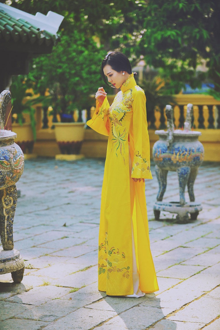 Á hậu Trà Giang mang áo dài Việt đi Châu Âu - 3 Hà Thanh