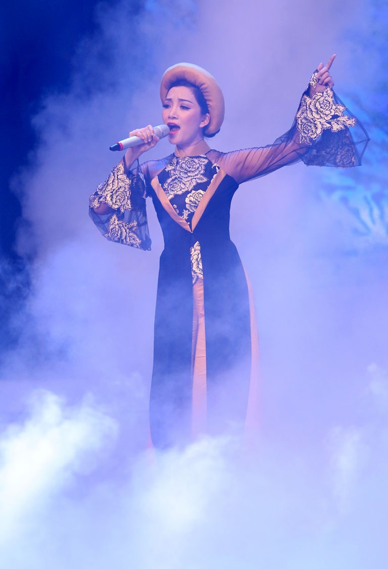 Phạm Thu Hà quyến rũ, ma mị trên sân khấu