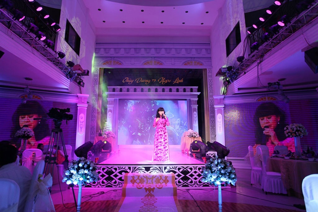 Ca sĩ Quang Lê, Linh Nguyễn nhận cát- sê khủng - 5 Nghệ sĩ Hồng Liên