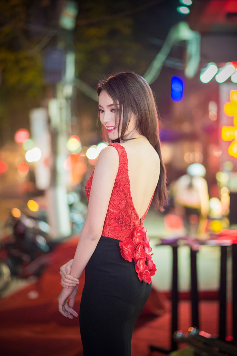 Kỳ Duyên khoe lưng trần nuột nà