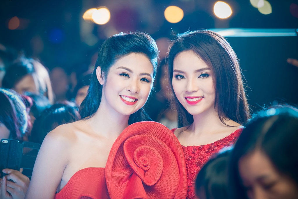 Vẻ đẹp rực rỡ của hai Hoa hậu thu hút mọi ánh nhìn.
