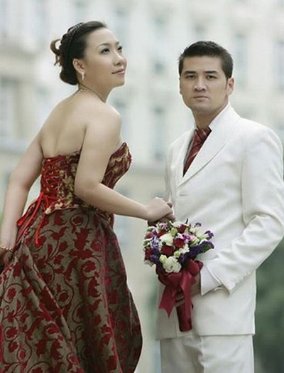 Sao mai Hiền Anh và biến cố “mẹ đi tù, chồng vỡ nợ…” - 2 Từ chối đại gia, nữ ca sĩ lên xe hoa với