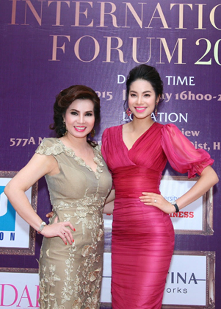 Đệ nhất Quý bà Kim Hồng hội ngộ các Hoa hậu Quý bà Thế giới - 8 ...Hoa hậu Phu nhân 2013 Vickylin Malak