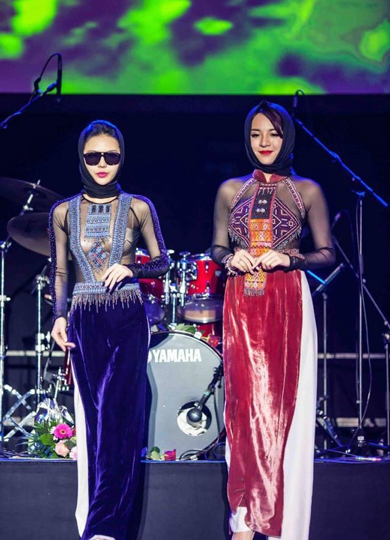 NTK Đức Hùng mang áo dài Việt đi Châu Âu - 3 <b style=mso-bidi-font-weight:
normal>Hà Thanh