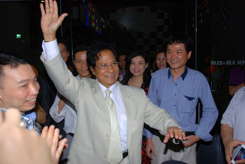 Danh ca Chế Linh mừng sinh nhật tuổi 73 tại Hà Nội