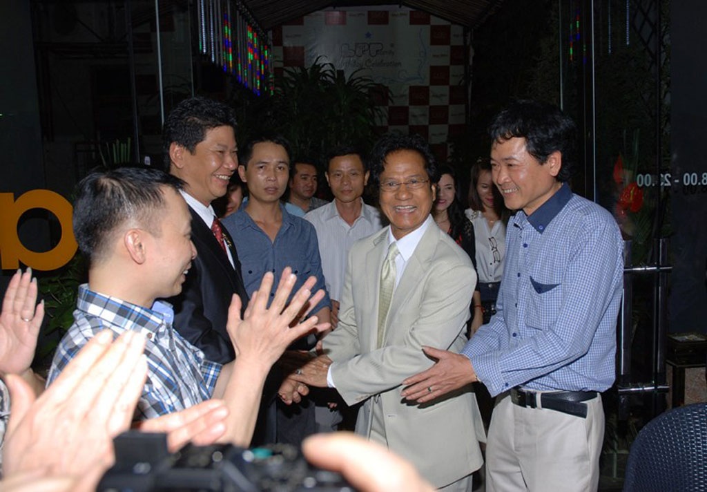 Danh ca Chế Linh mừng sinh nhật tuổi 73 tại Hà Nội