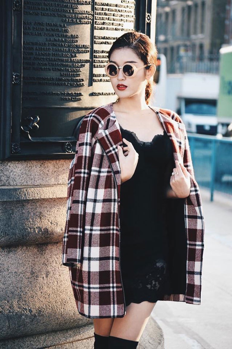 Á hậu Huyền My sành điệu dạo phố ở London - 2 Hà Thanh