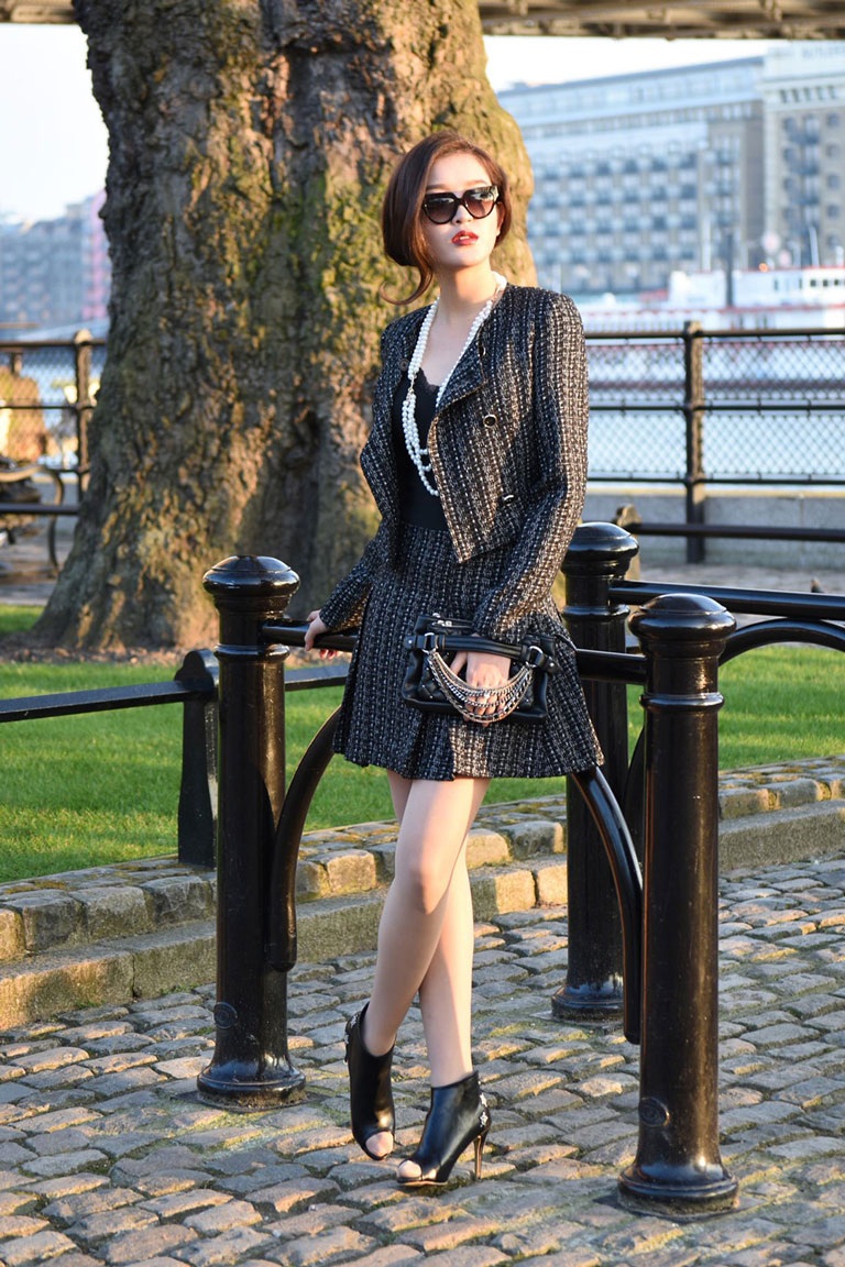 Á hậu Huyền My sành điệu dạo phố ở London - 3 Hà Thanh