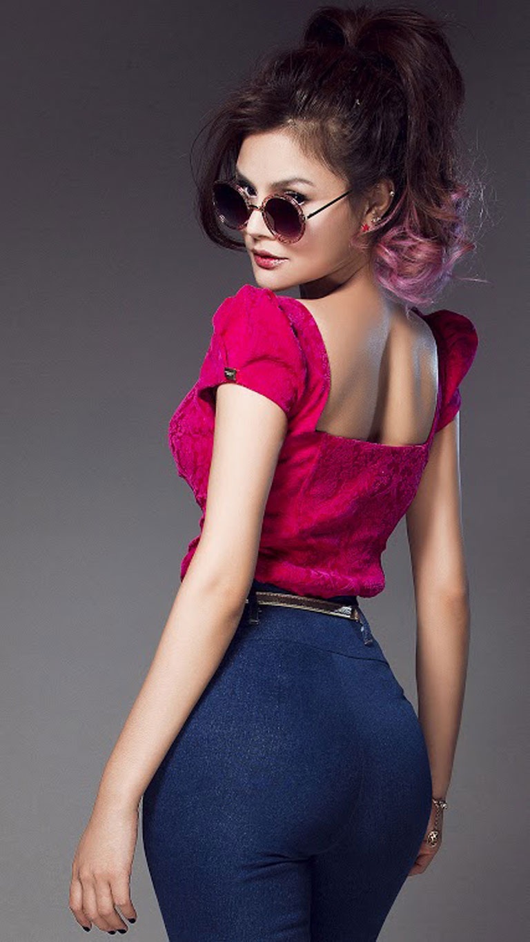 Vũ Thu Phương khoe đường cong nóng bỏng - 10 <b style=mso-bidi-font-weight:
normal>Hà Thanh