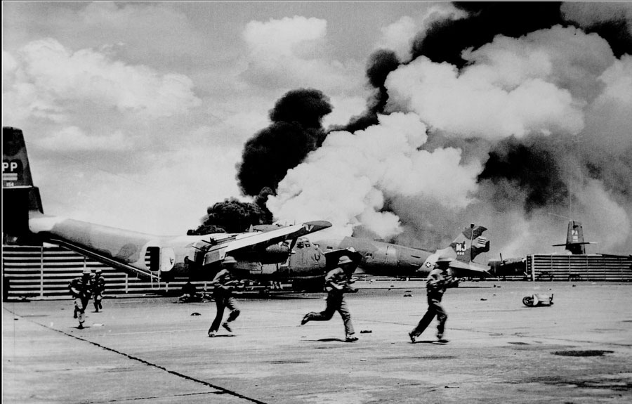 Chuyện gì đã diễn ra trong ngày 30/4/1975 tại Sài Gòn? - 2 Bìa cuốn sách 30/04/75 Saigon- Sự kiện và Đối thoại