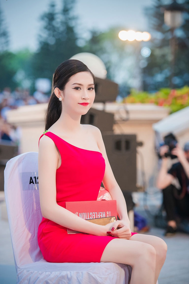 Hoa hậu Đông Nam Á Thu Vũ rực rỡ sắc đỏ tham dự show thời trang - 8 <b style=mso-bidi-font-weight:
normal>Hà Thanh