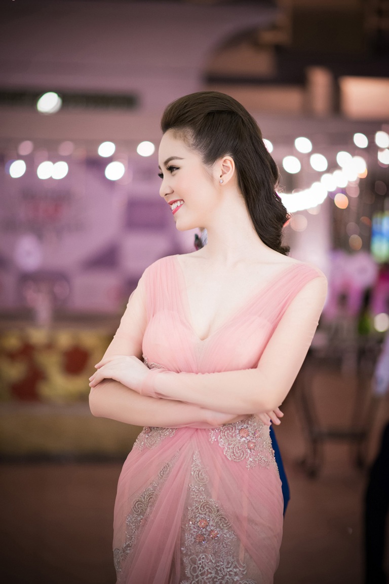 Á hậu Thụy Vân khoe vẻ đẹp quyến rũ của “gái một con” - 5 Hà Thanh