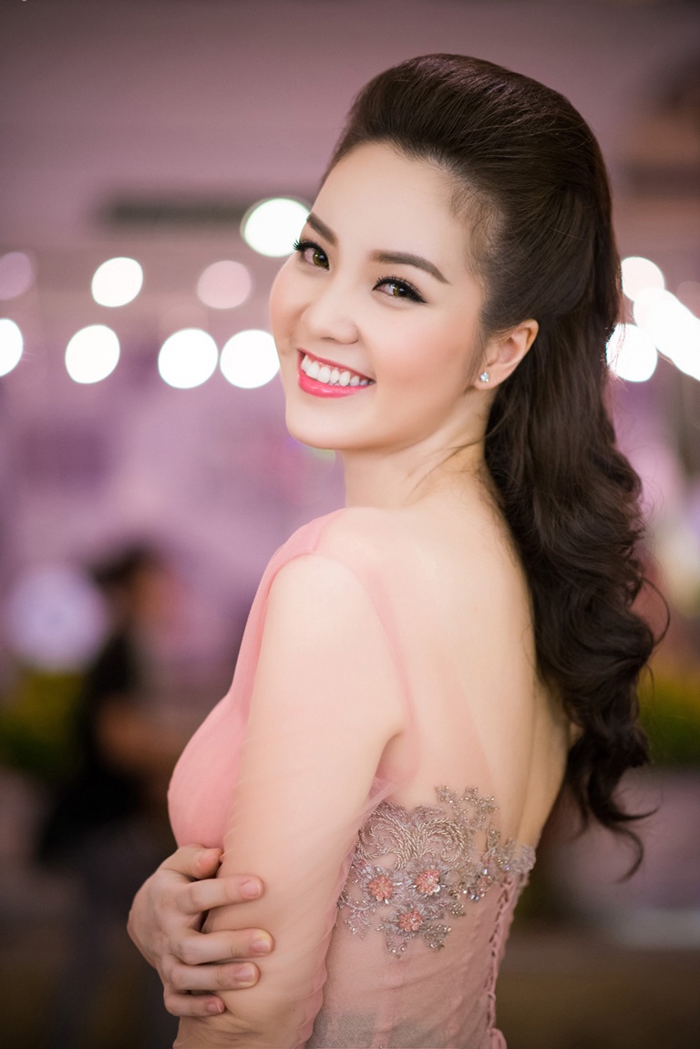 Á hậu Thụy Vân khoe vẻ đẹp quyến rũ của “gái một con” - 6 Hà Thanh