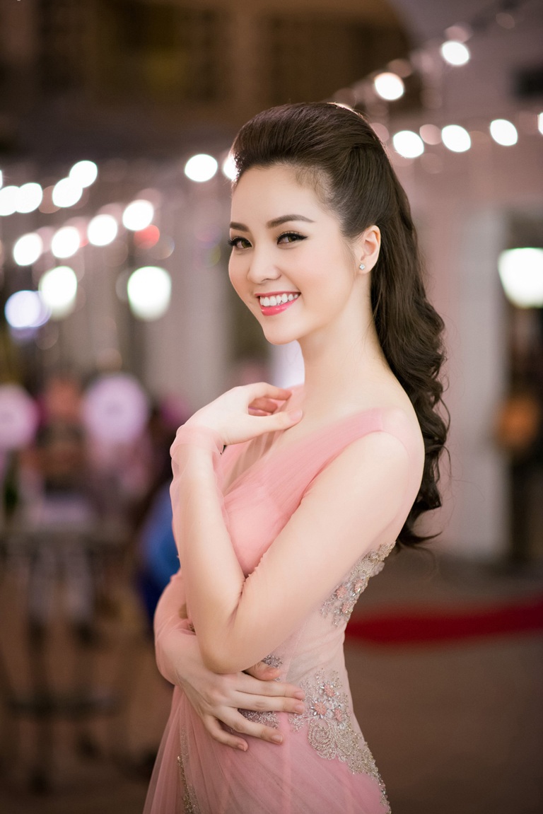 Á hậu Thụy Vân khoe vẻ đẹp quyến rũ của “gái một con” - 7 Hà Thanh