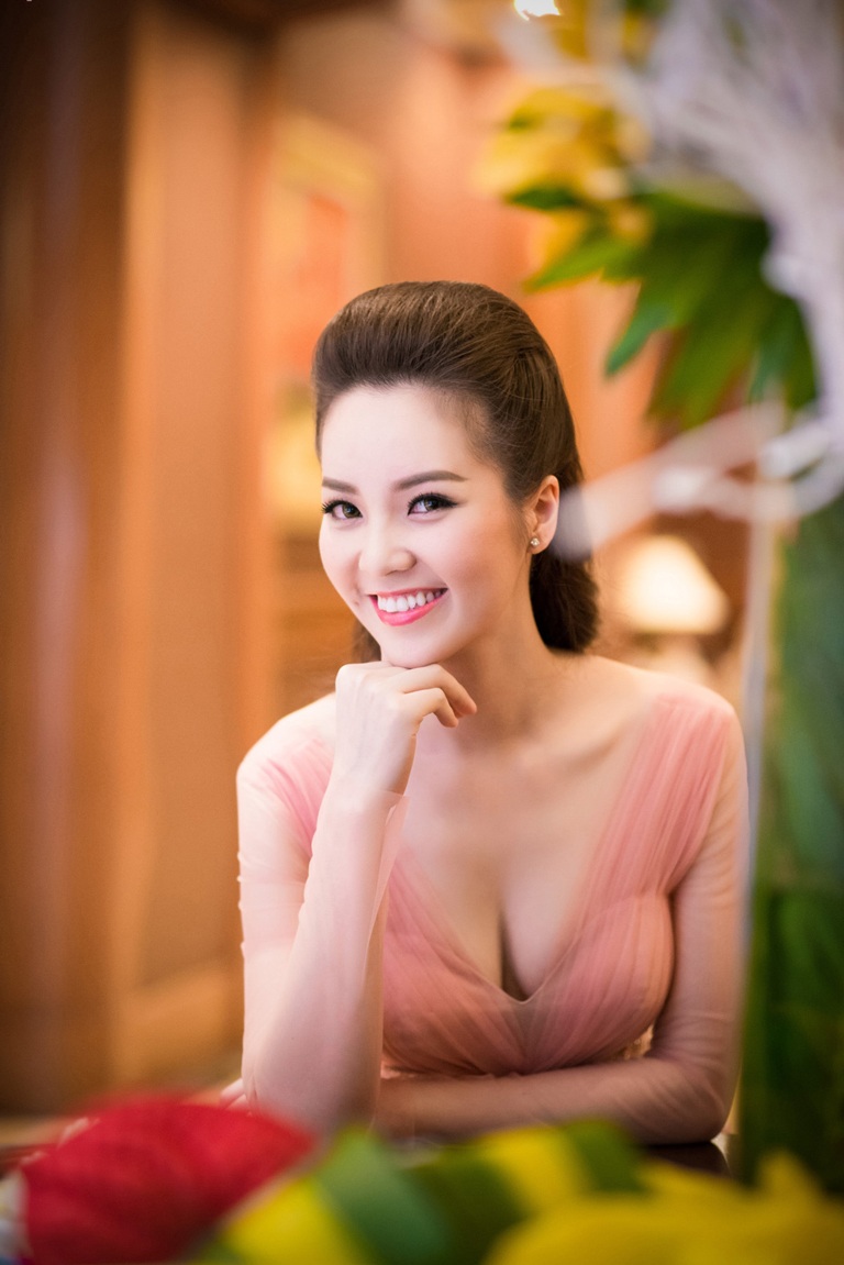 Á hậu Thụy Vân khoe vẻ đẹp quyến rũ của “gái một con” - 9 Hà Thanh