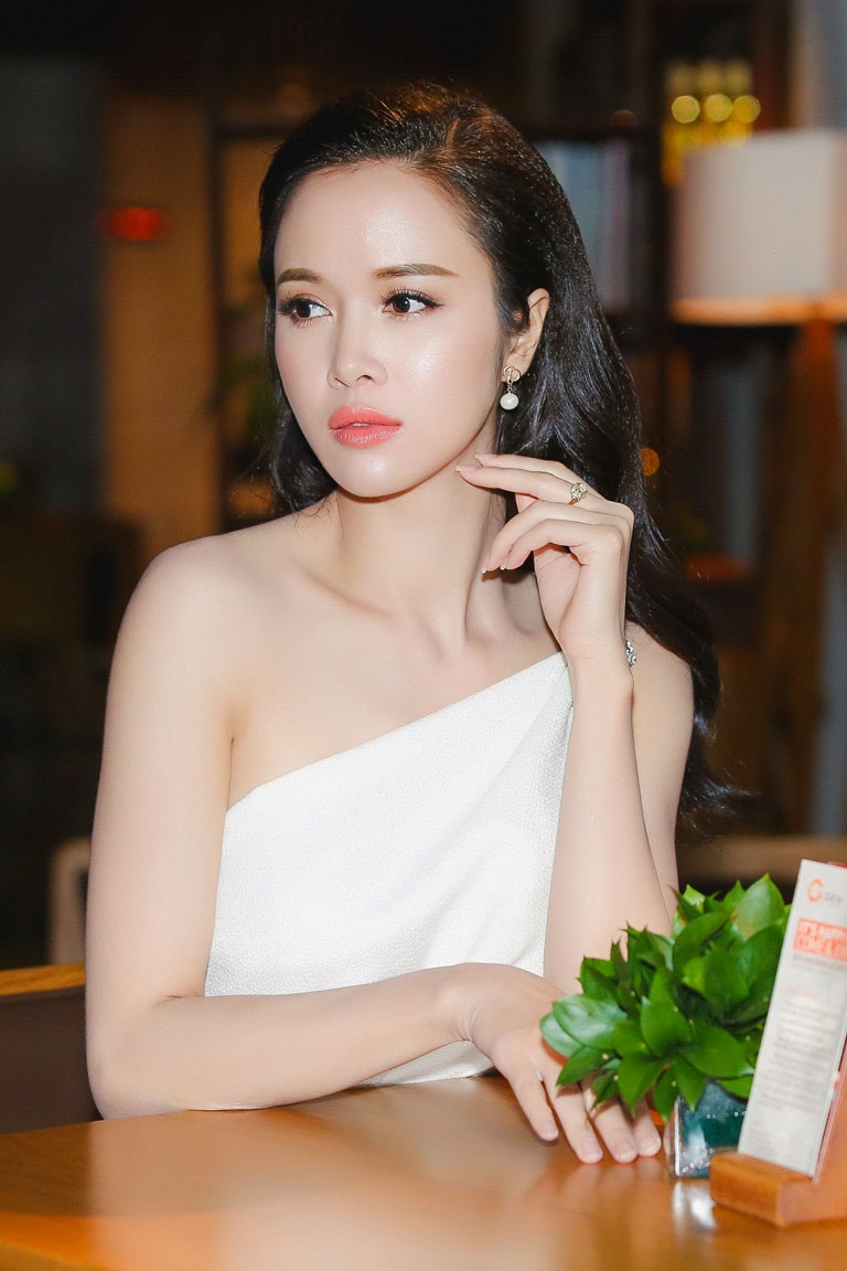 Người đẹp Vũ Ngọc Anh đẹp quyến rũ bên Trần Bảo Sơn - 4 Người đẹp Vũ Ngọc Anh đẹp quyến rũ bên Trần Bảo Sơn