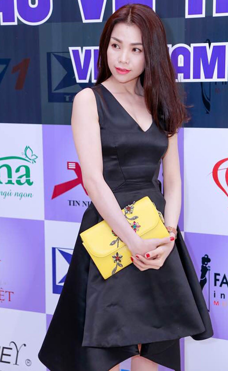Siêu mẫu Lâm Thùy Anh hút hồn với vòng eo con kiến - 8 Trà Ngọc Hằng