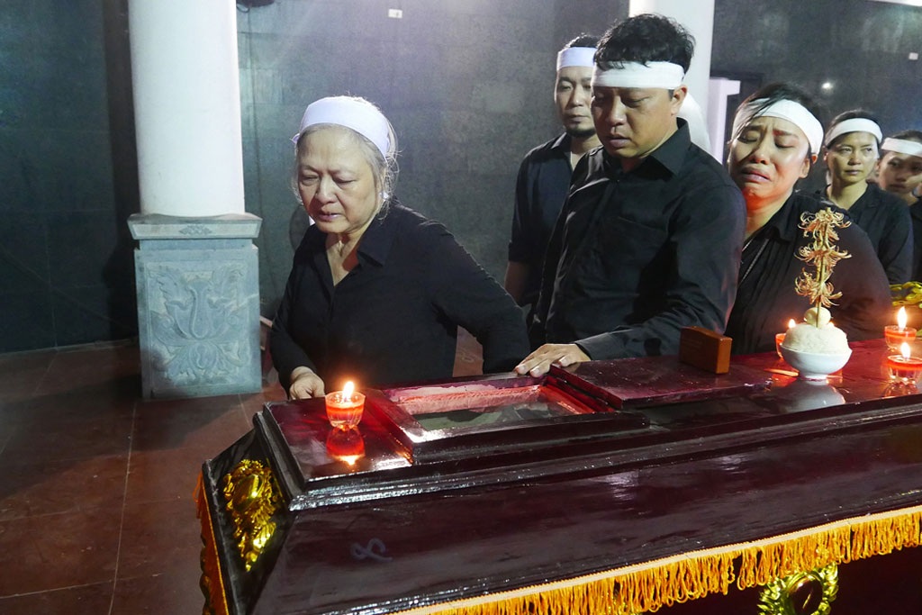 Nhạc sĩ “Đưa cơm cho mẹ đi cày” đã ra đi mãi mãi… - 2 Nhạc sĩ Hàn Ngọc Bích đã qua đời