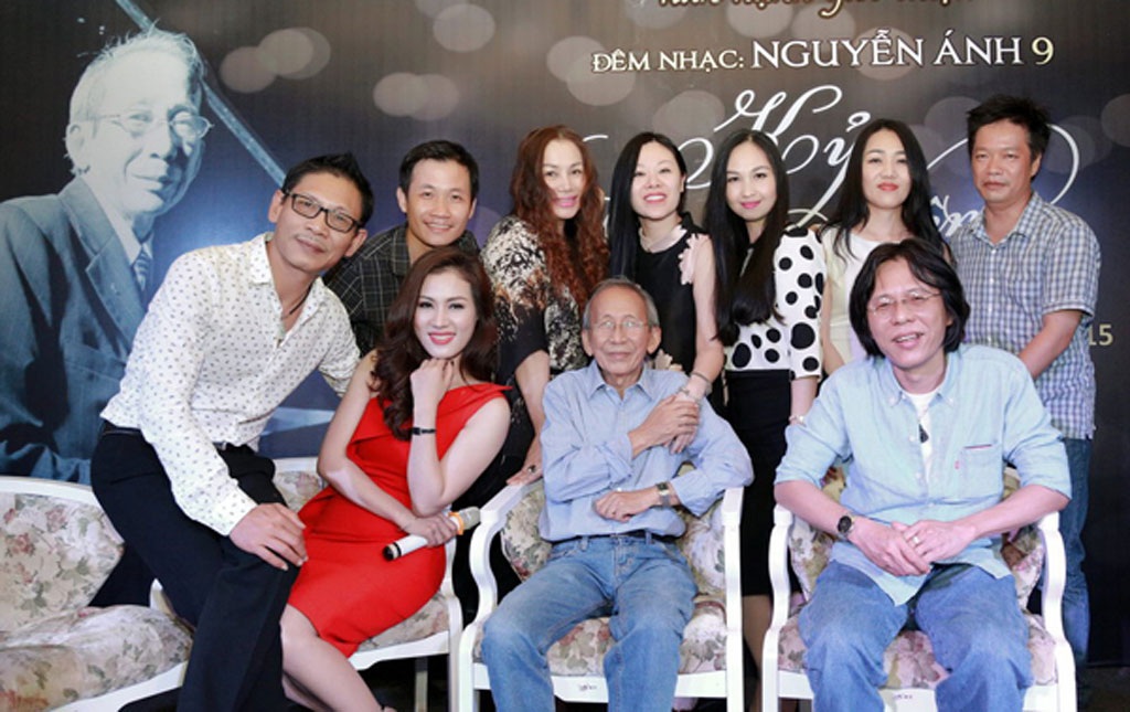 Nhạc sĩ Nguyễn Ánh 9 chỉ còn “da bọc xương” vì bệnh nặng - 4 Nguyễn Ánh 9 cho biết, giờ người ông chỉ còn da bọc xương