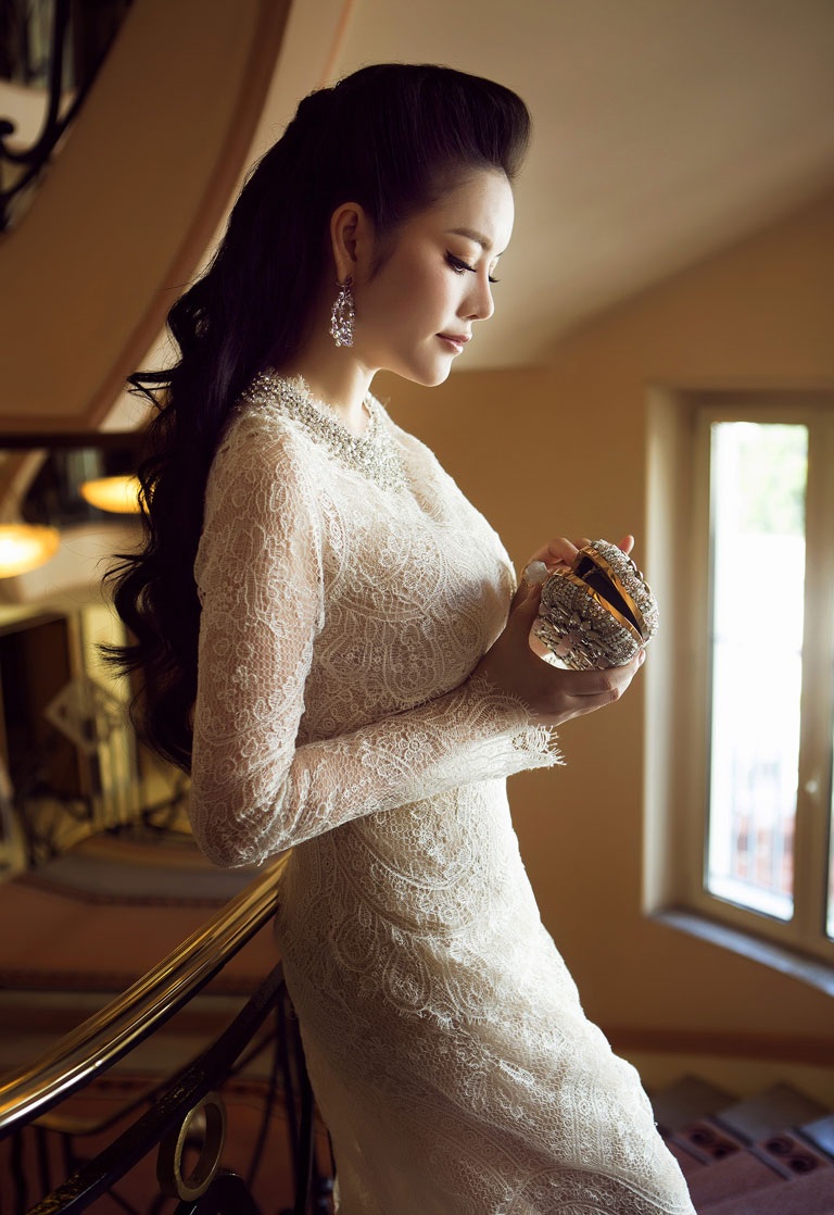 Lý Nhã Kỳ đẹp quyến rũ tại Cannes - 1 Lý Nhã Kỳ với phong cách tiểu thư trong ngày thứ 4 tại LHP Cannes