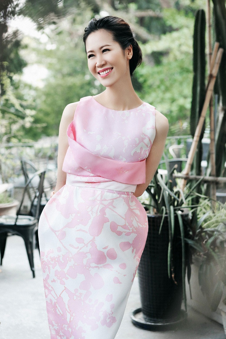 Dương Thùy Linh tươi tắn xuống phố - 3 <b style=mso-bidi-font-weight:
normal>H.T