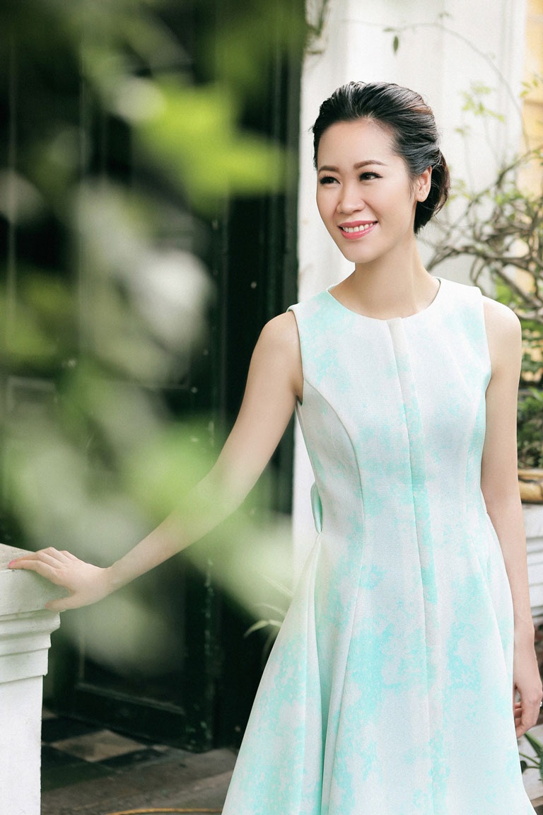 Dương Thùy Linh tươi tắn xuống phố - 6 <b style=mso-bidi-font-weight:
normal>H.T