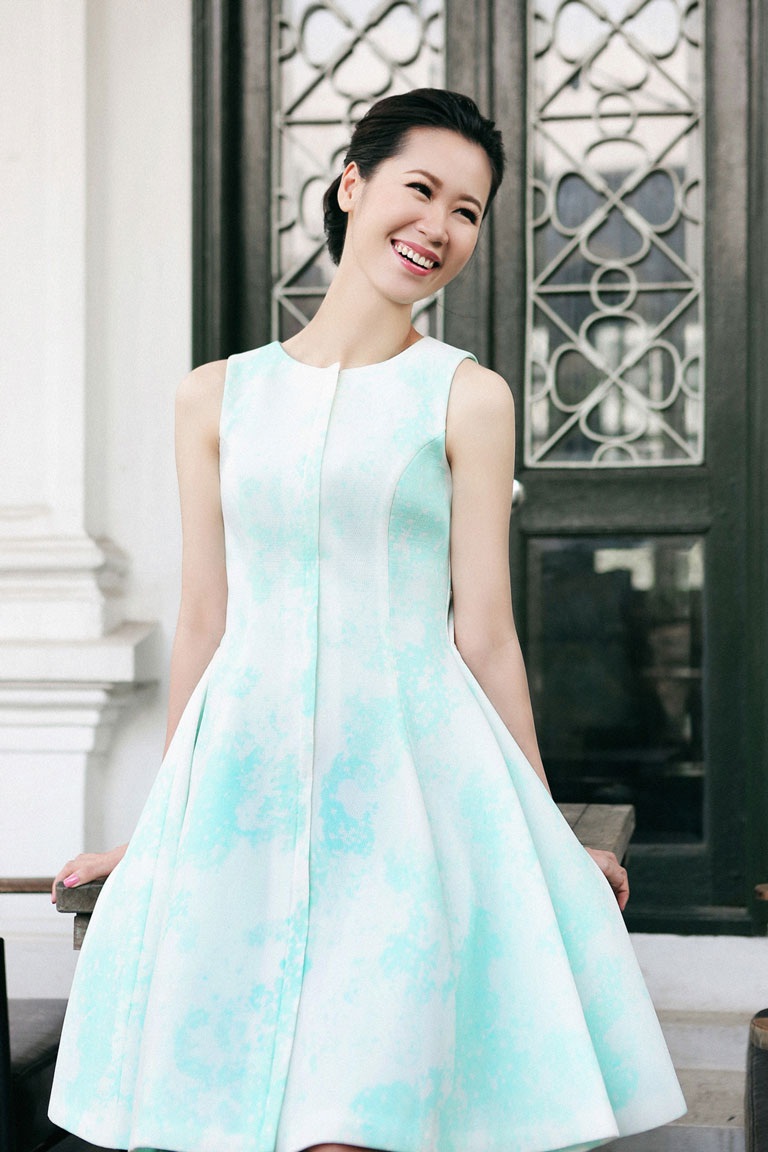 Dương Thùy Linh tươi tắn xuống phố - 7 <b style=mso-bidi-font-weight:
normal>H.T