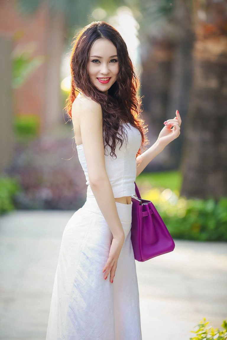 Á hậu Thái Như Ngọc đẹp tinh khôi như nàng Bạch Tuyết - 1 <b style=mso-bidi-font-weight:
normal>Hà Thanh