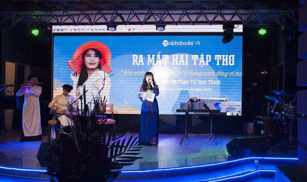 Phạm Thị Ngọc Thanh ra mắt “song thơ” đầy ấn tượng - 2 NSƯT Hồng Liên ngâm bài thơ Hà Nội những mùa hoa
tháng ba gây ấn tượng mạnh với khán giả