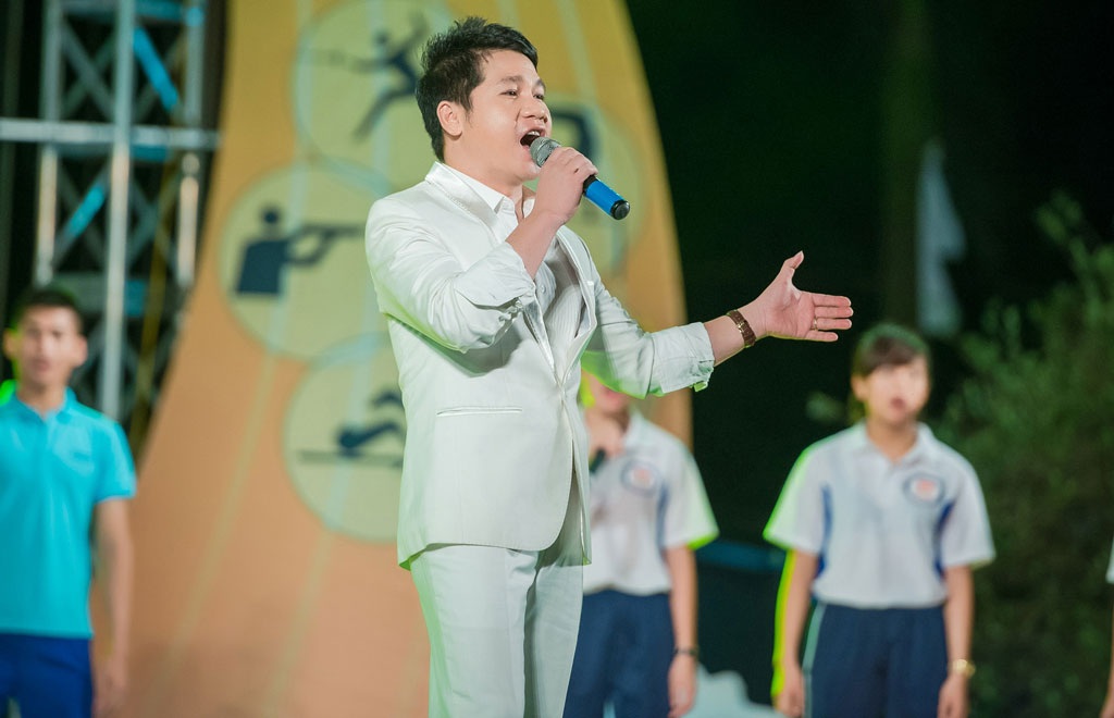 Biểu diễn tại sự kiện còn có ca sĩ Trọng Tấn