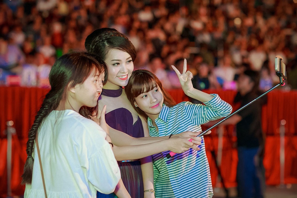 <b style=mso-bidi-font-weight:
normal>Hà Thanh