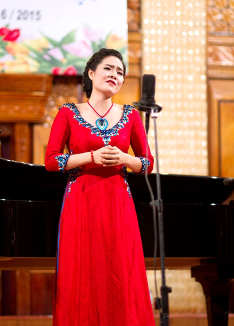 Giải nhất Sao Mai 2011 Lương Nguyệt Anh đã vượt qua kỳ thi tốt nghiệp xuất sắc