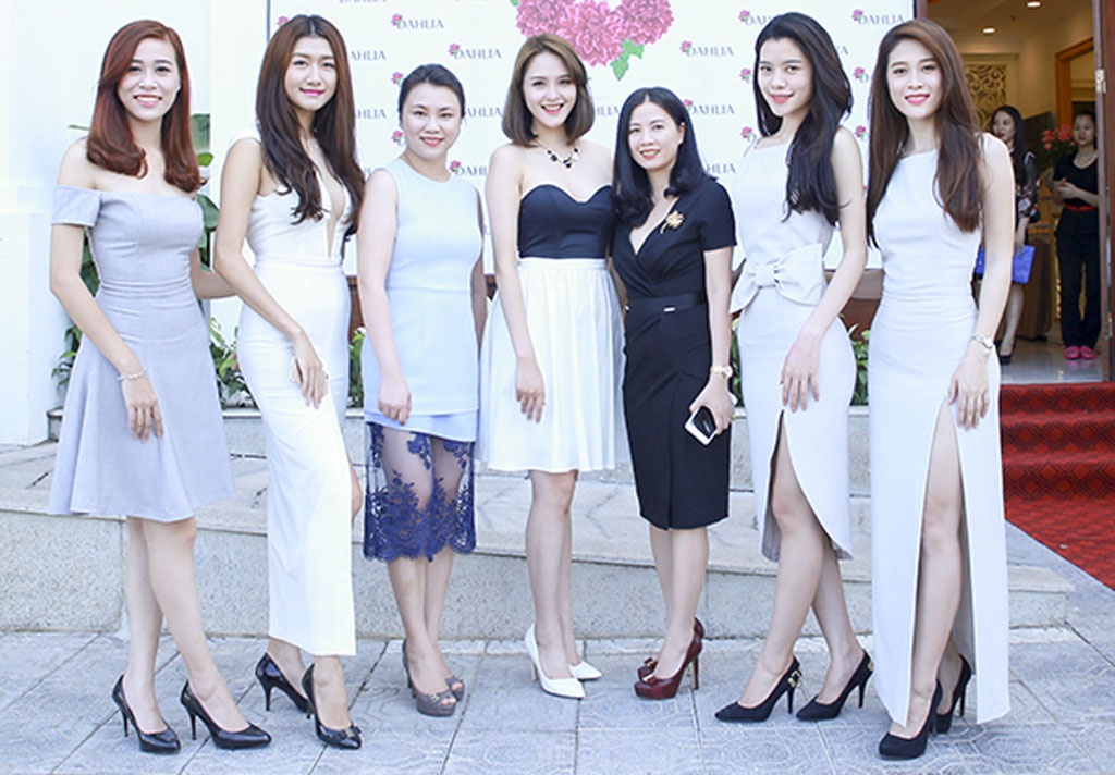 Á hậu Hoàng Anh khoe vai trần gợi cảm - 9 Nhiều người mẫu và khách mời tham dự sự kiện này