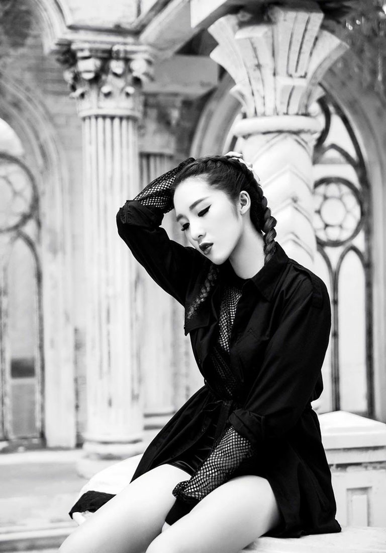 Ca sĩ Emily đang nỗ lực bứt phá - 2 <b style=mso-bidi-font-weight:
normal>H.T