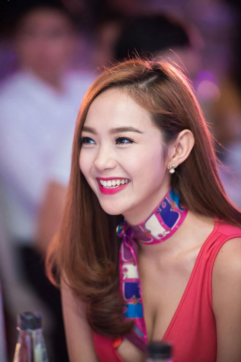 Minh Hằng đẹp rạng rỡ tại Hà Nội - 7 H.T