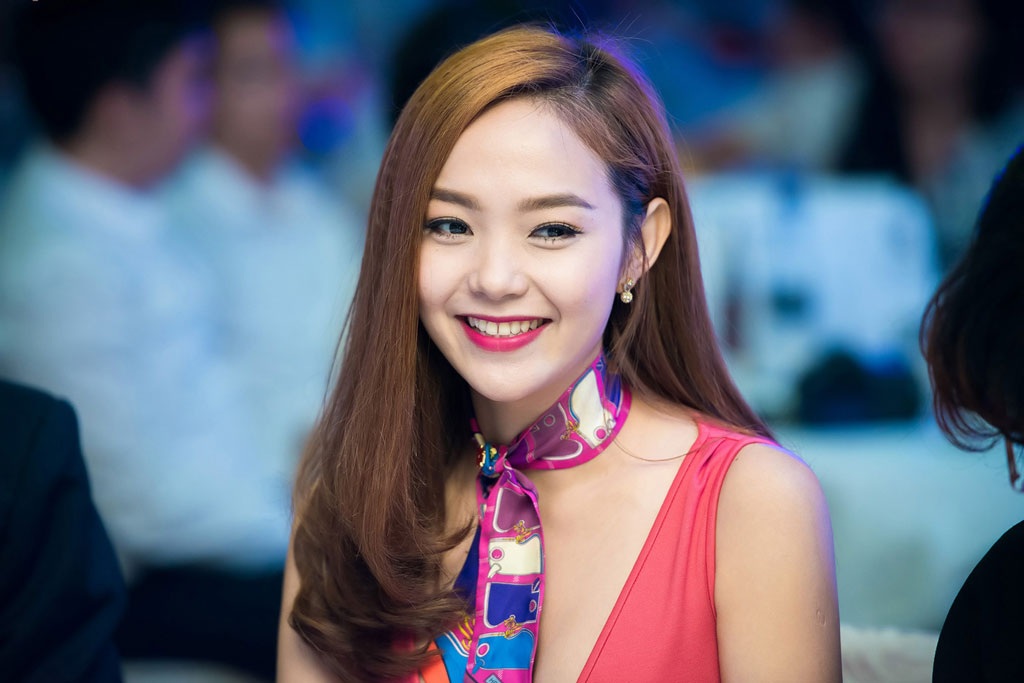 Minh Hằng đẹp rạng rỡ tại Hà Nội - 8 H.T