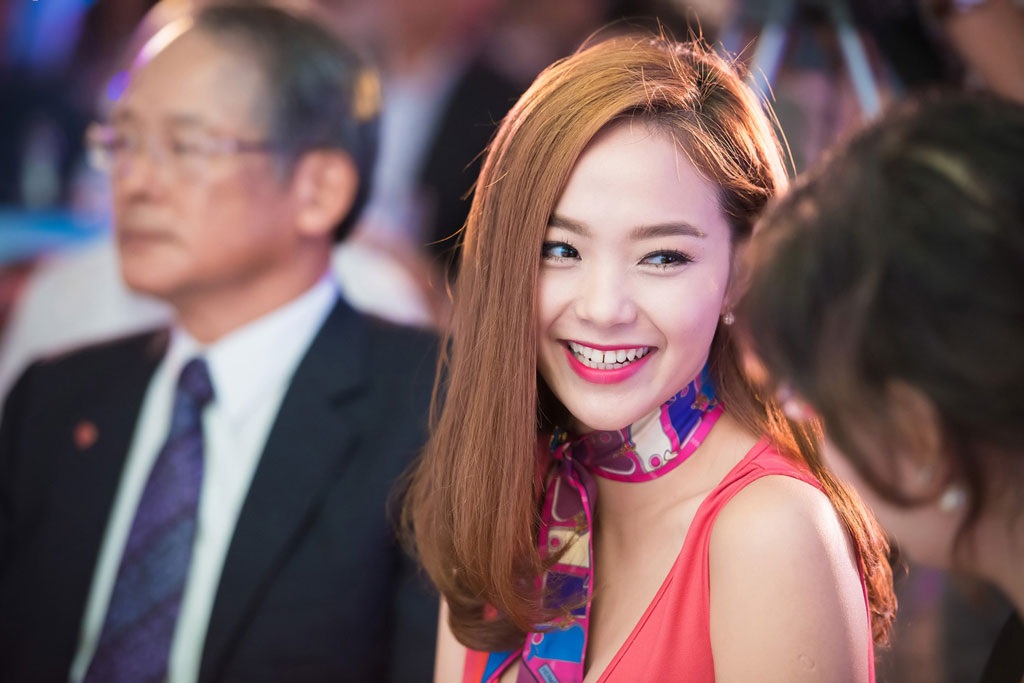 Minh Hằng đẹp rạng rỡ tại Hà Nội - 9 H.T
