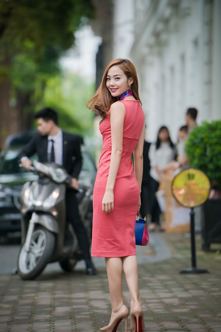 Minh Hằng đẹp rạng rỡ tại Hà Nội - 2 H.T